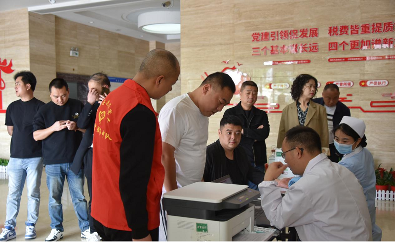为爱“撸袖”！湘阴县退役军人事务局组团献血