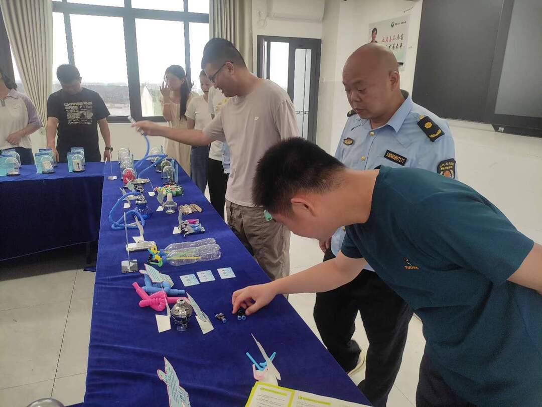 東塘鎮(zhèn)組織黨員干部參觀禁毒教育基地