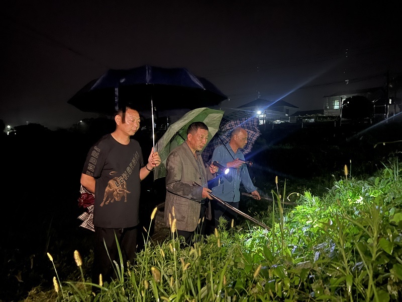 防汛進行時丨防汛就得鉚足精氣神——湘陰縣石塘鎮(zhèn)芙蓉園村防汛一線見聞