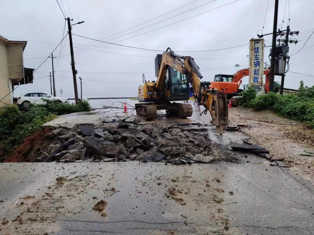 防汛進(jìn)行時(shí)丨湘陰縣嶺北鎮(zhèn)：道路守護(hù)“不打烊”  防汛安全“永在線”