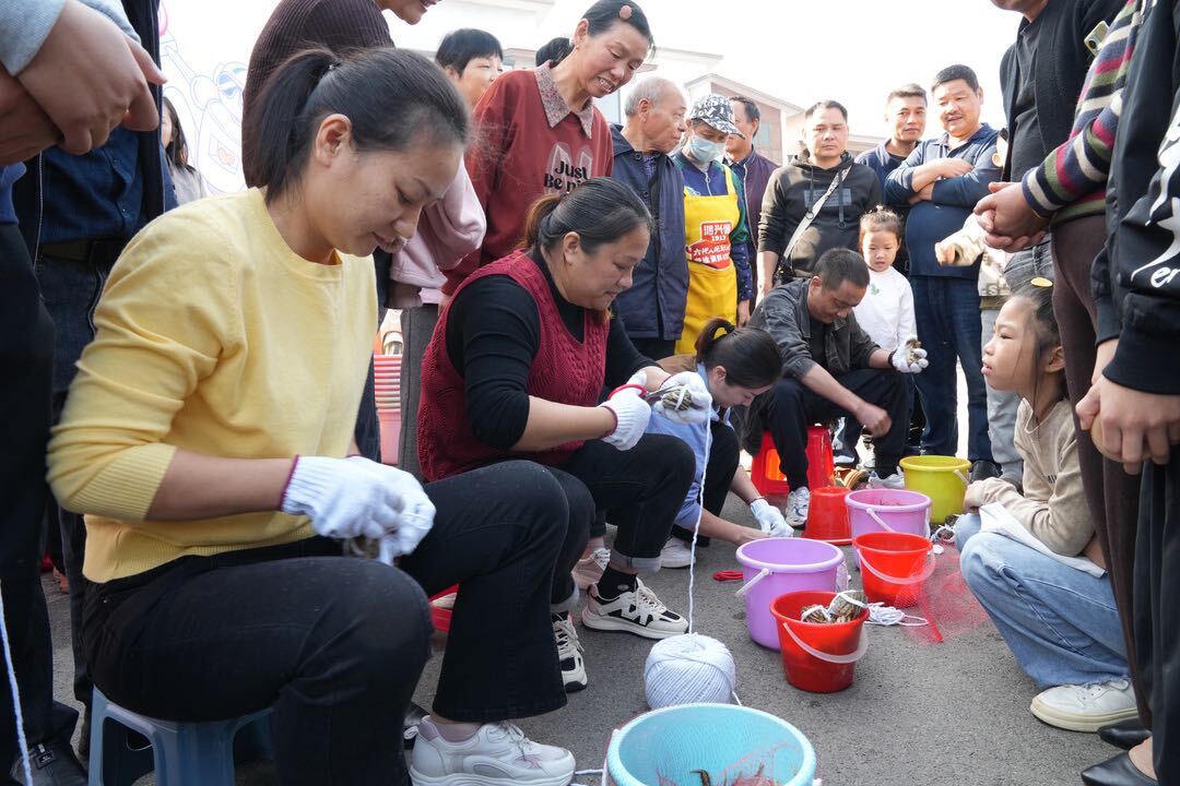 一席螃蟹宴 尽享湘阴味 ——湘阴县“狂欢双十一 鹤龙湖螃蟹大比拼”活动现场见闻