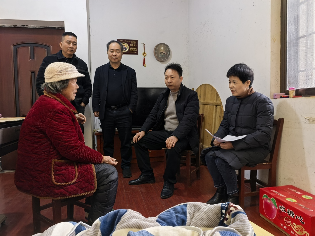 湘阴县住房保障服务中心春节前走访82户困难家庭