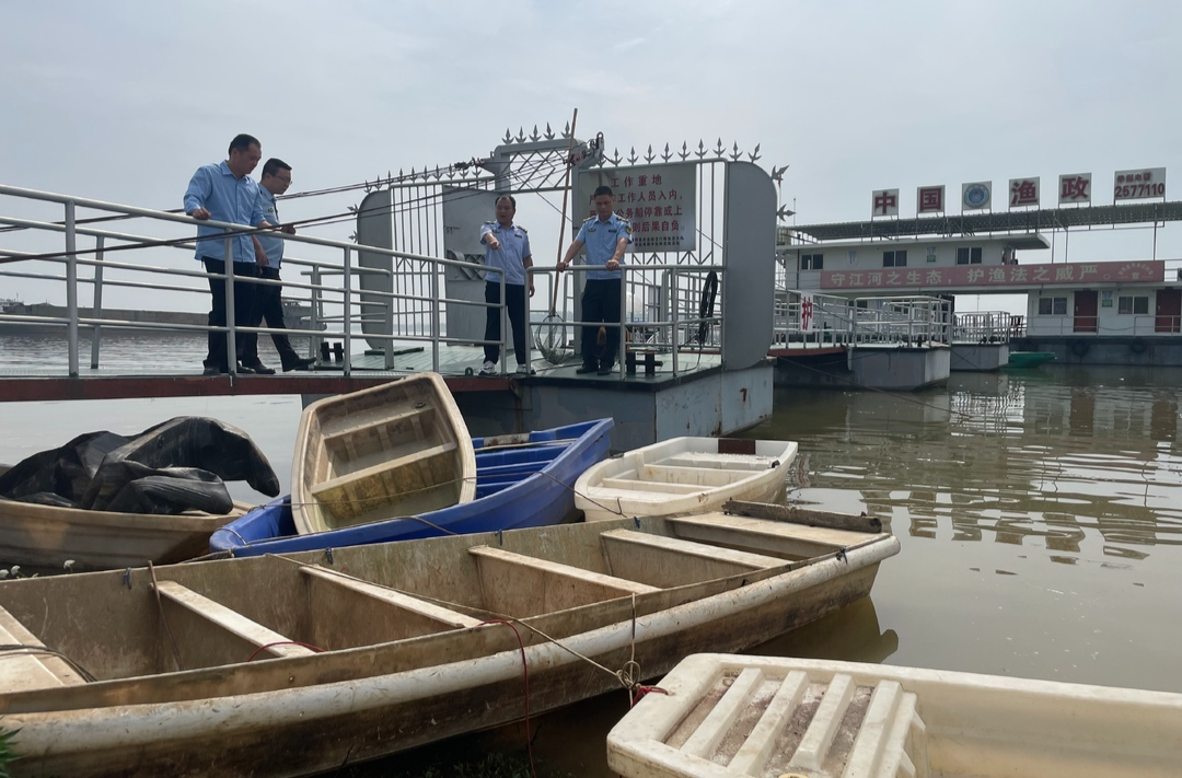 严打非法捕捞！湘阴县集中销毁8艘“三无船舶”