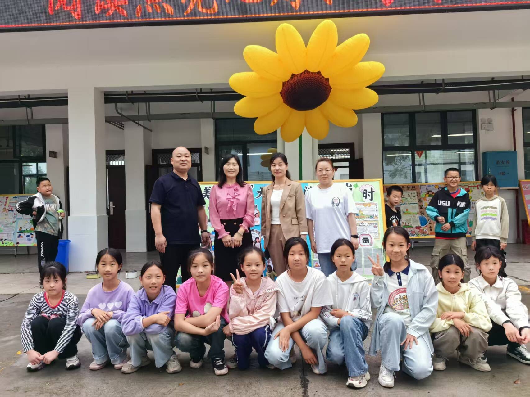 名师下乡，送给少年四支“笔”