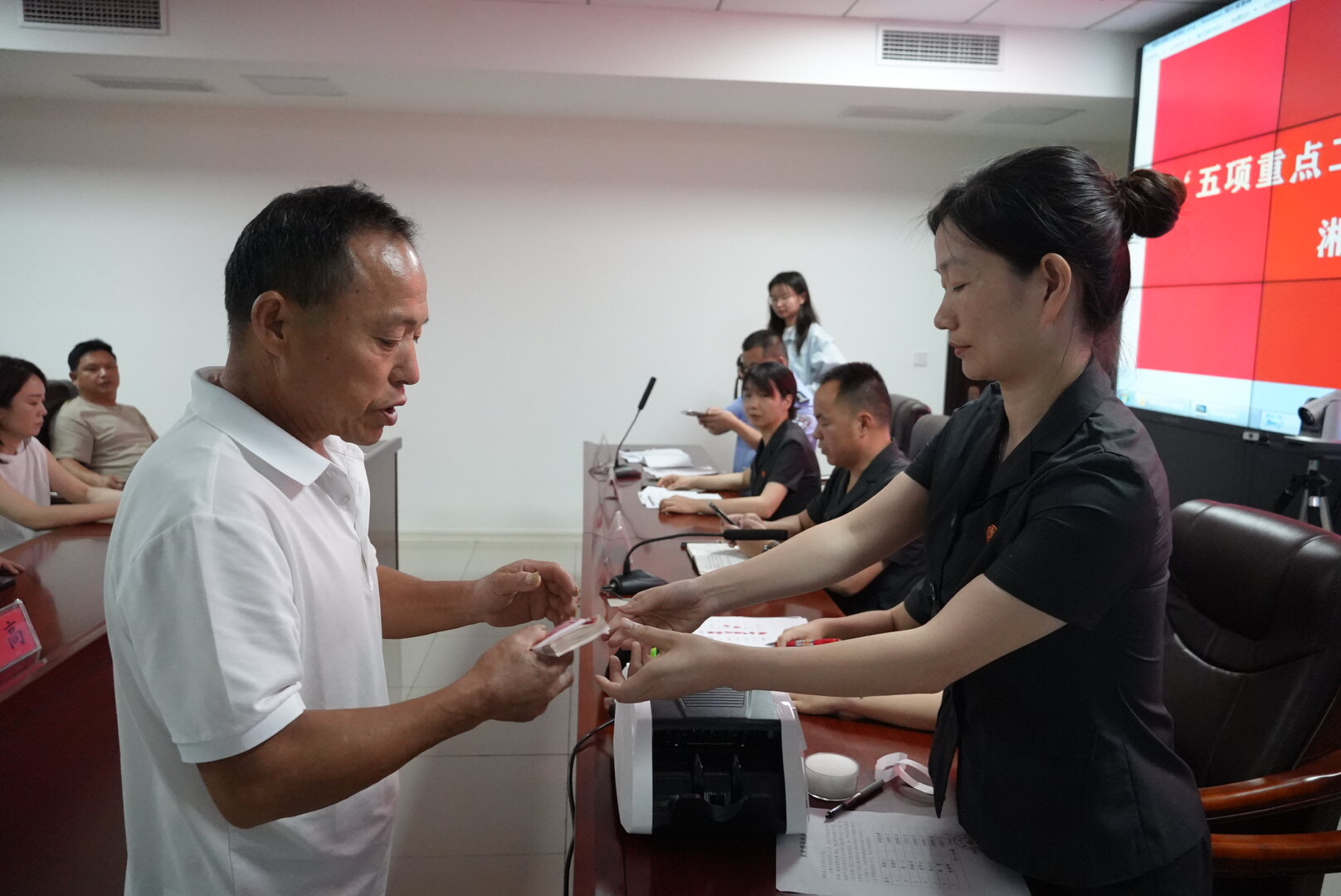 綠色通道解“薪”愁 湘陰法院集中兌現678萬元執(zhí)行案款
