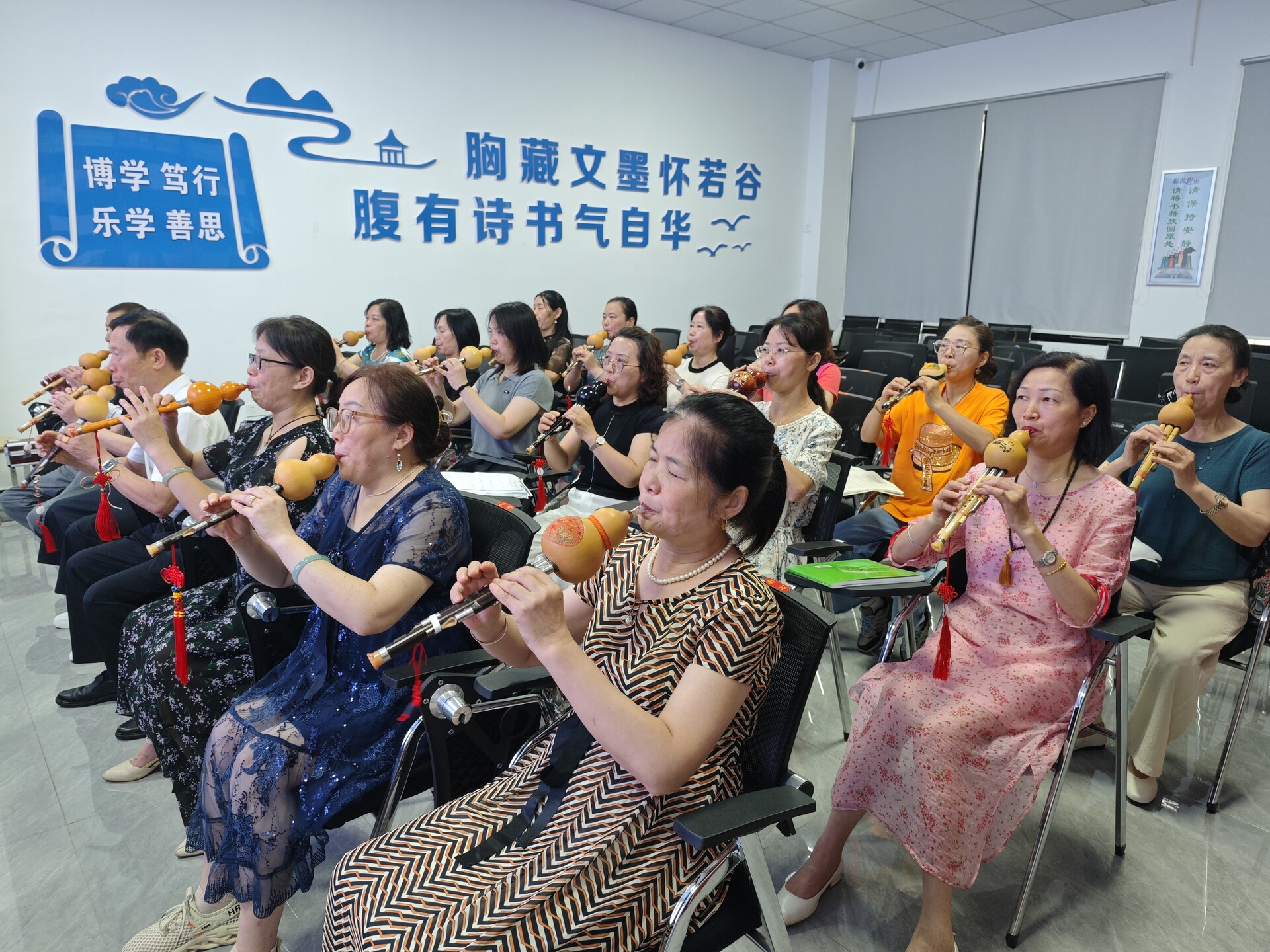 丝韵悠扬！湘阴县爱晚老年大学葫芦丝汇演展示