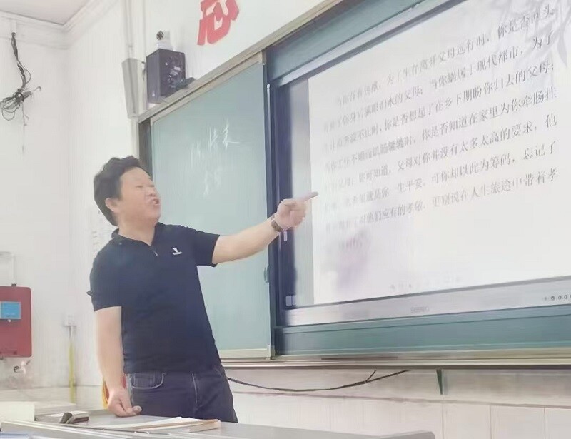 徐新亮：深耕职教沃土的“老黄牛”