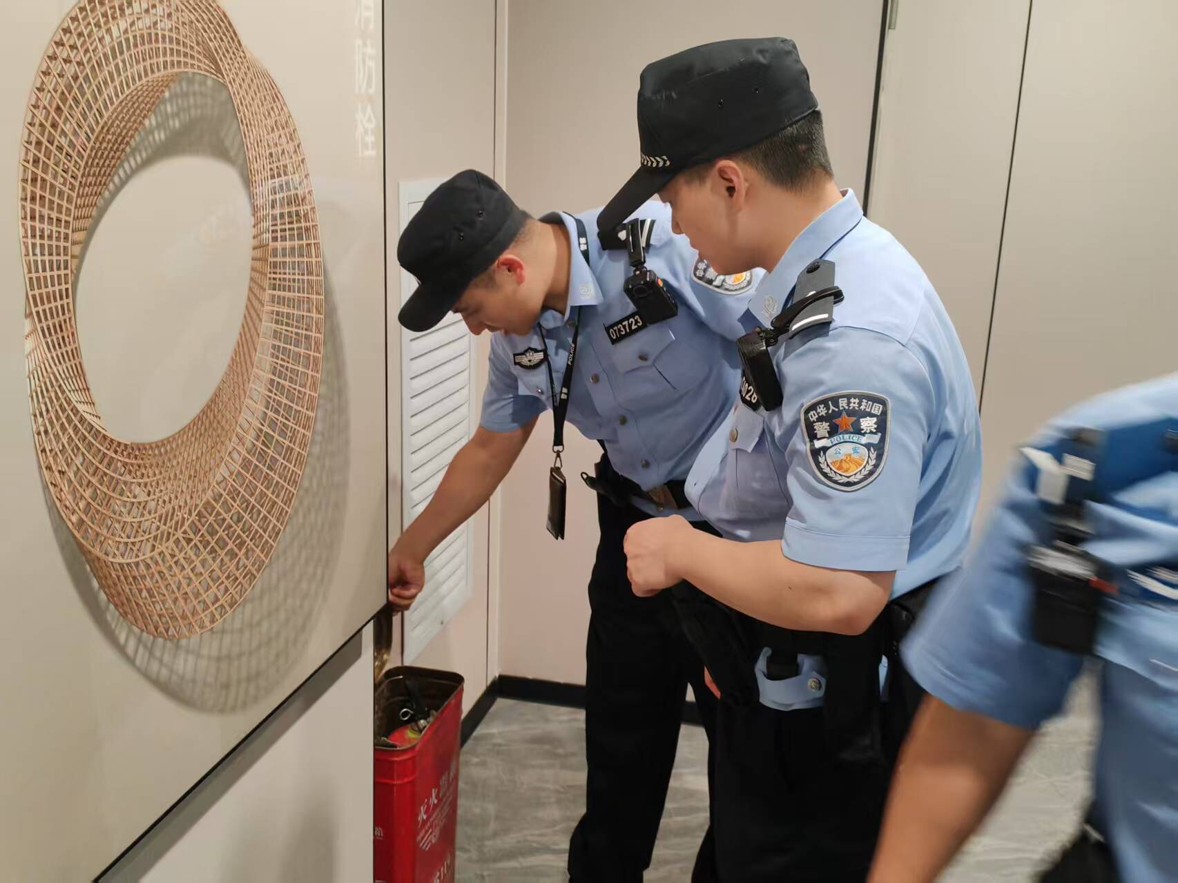 湘陰縣公安局新泉派出所：“利劍護(hù)蕾”夜行動(dòng) 筑牢青春防護(hù)墻