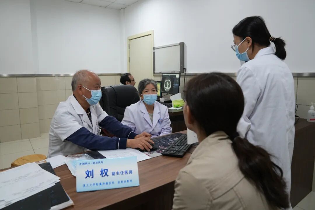 现场直击丨从黄浦江畔到洞庭湖滨 湘阴群众乐享“上海名医天团”诊疗服务