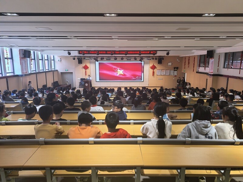 一堂别开生面的音画党史课