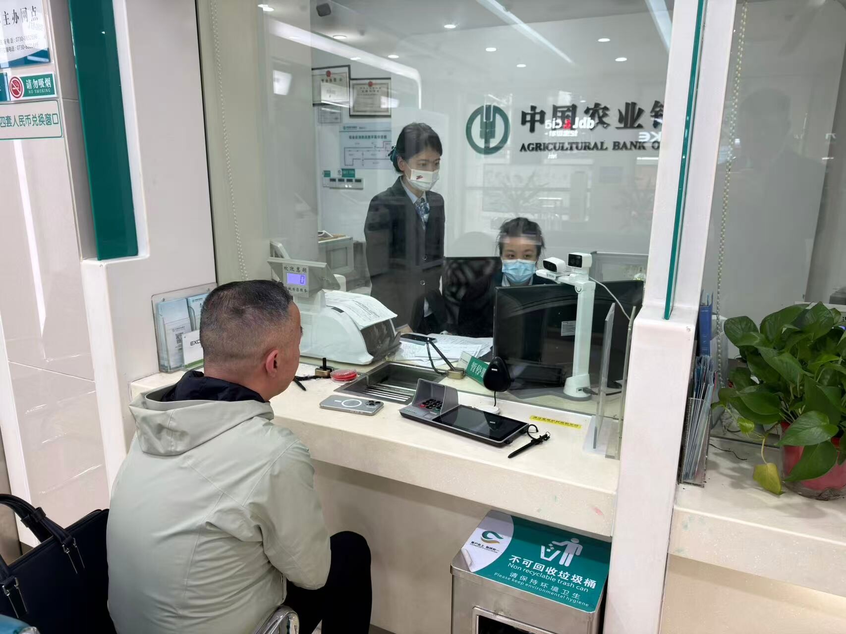 农业银行湘阴支行：20年“无主”存折终归家