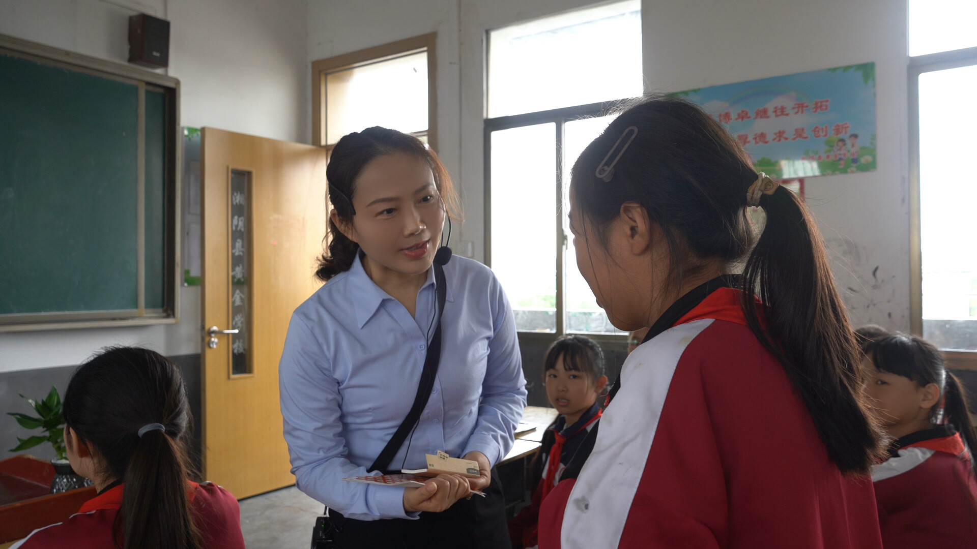 湘阴县学科带头人风采录 | 刘霞：乐携书卷扶桃李 为霞尚美映芳园