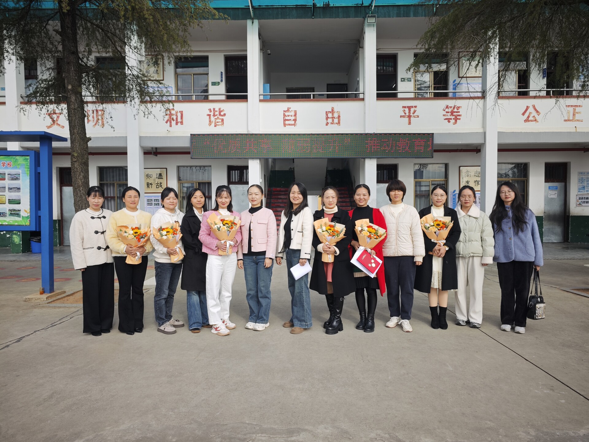 青蓝结对传帮带，名师送教促均衡！湘阴县文星街道学科带头人援教联合教研活动举行