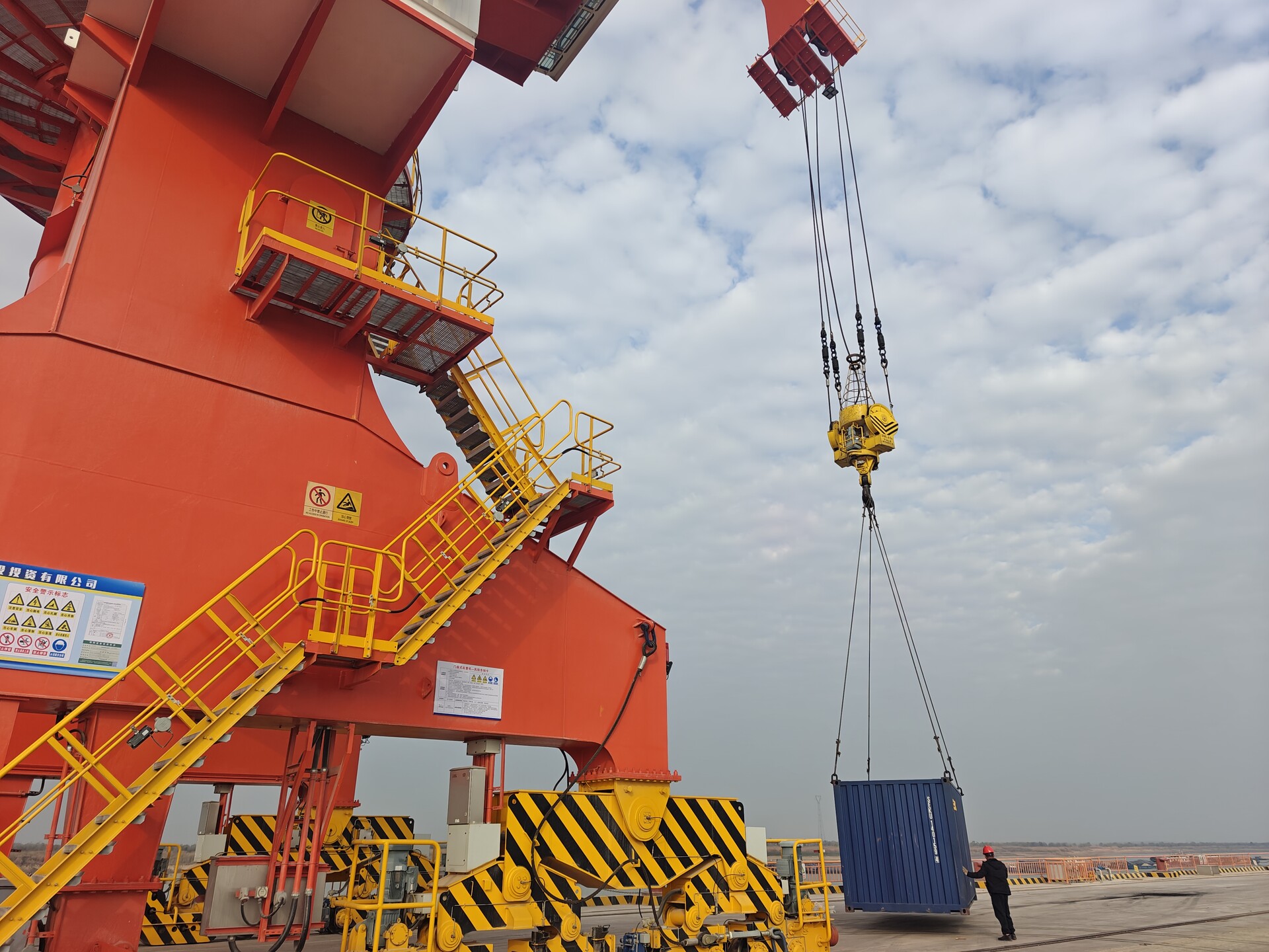 首船黑龙江大米抵运湖南虞公港 “北粮南运”再辟新通道