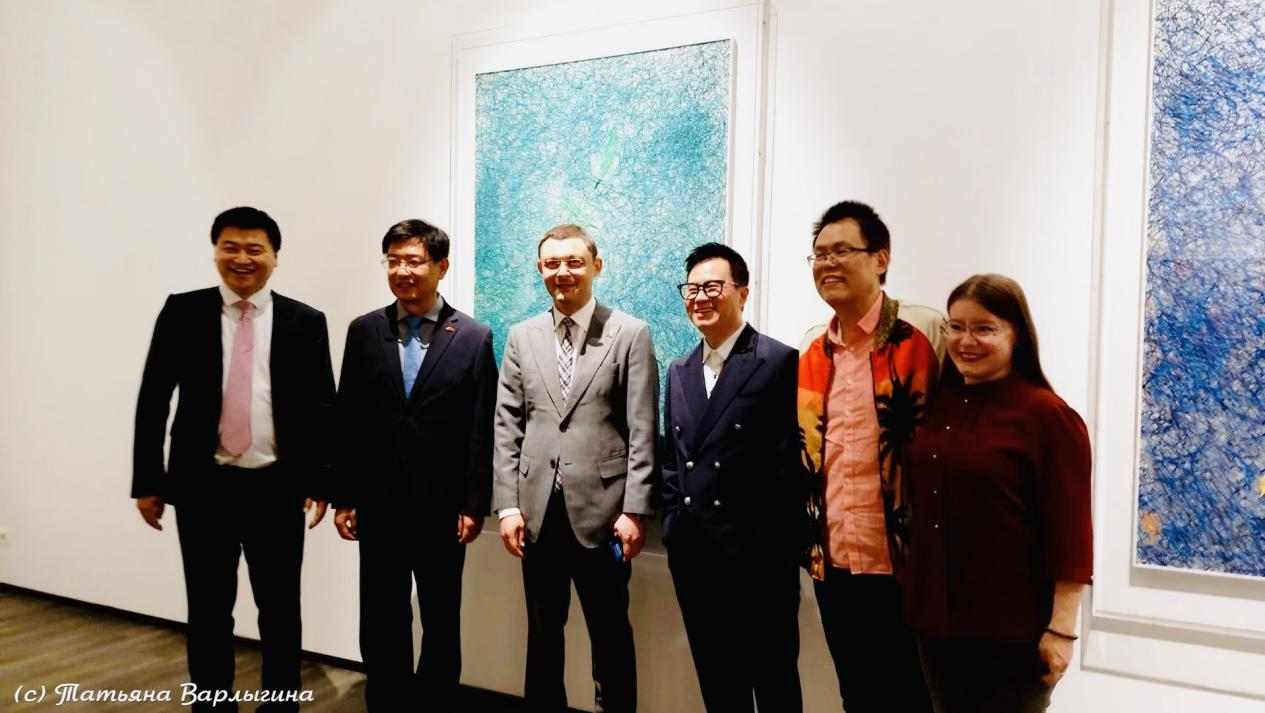 中国诗人周瑟瑟与俄罗斯诗人季娜伊达在莫斯科举行诗歌朗诵与对话活动