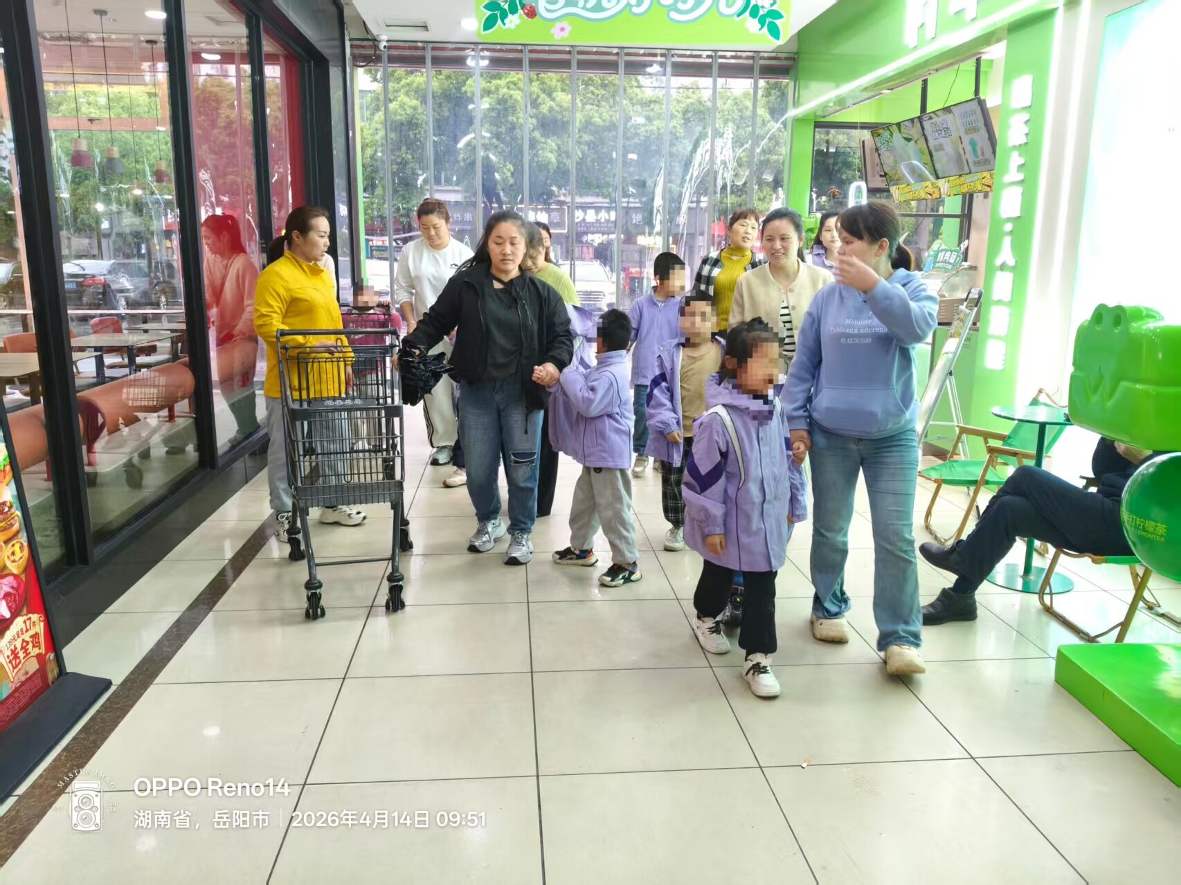 走出课堂 融入生活——湘阴县博爱康复服务中心开展特殊儿童超市购物融合活动