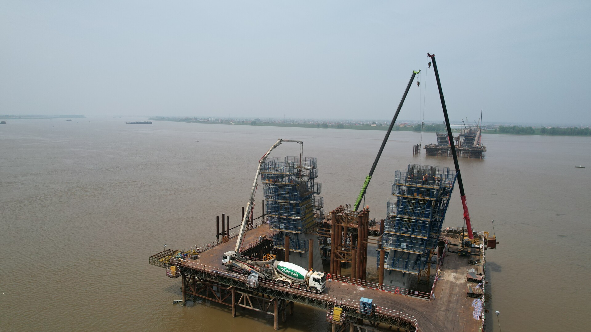 樟树港湘江大桥12号主墩下塔柱施工完成