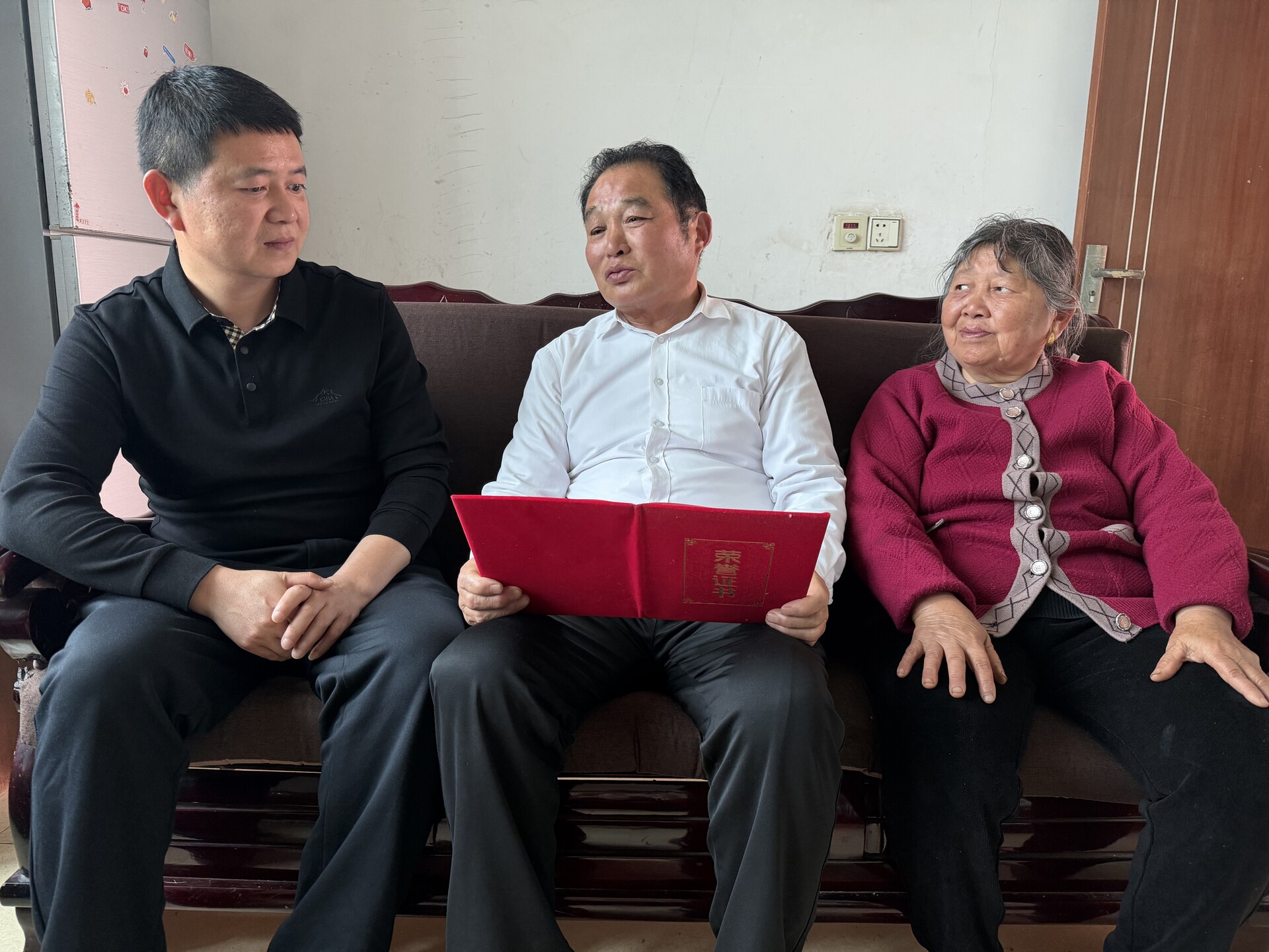 典型引路破陋习 新风浸润鹤龙湖！湘阴鹤龙湖镇以群众榜样绘就文明乡风新图景