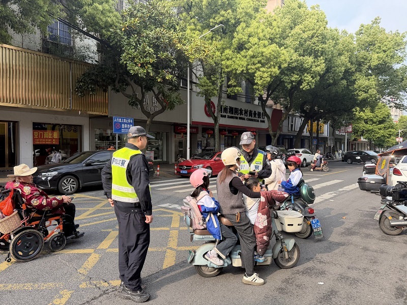 湘阴：“整治+宣传”双管齐下 守护学生上下学出行平安