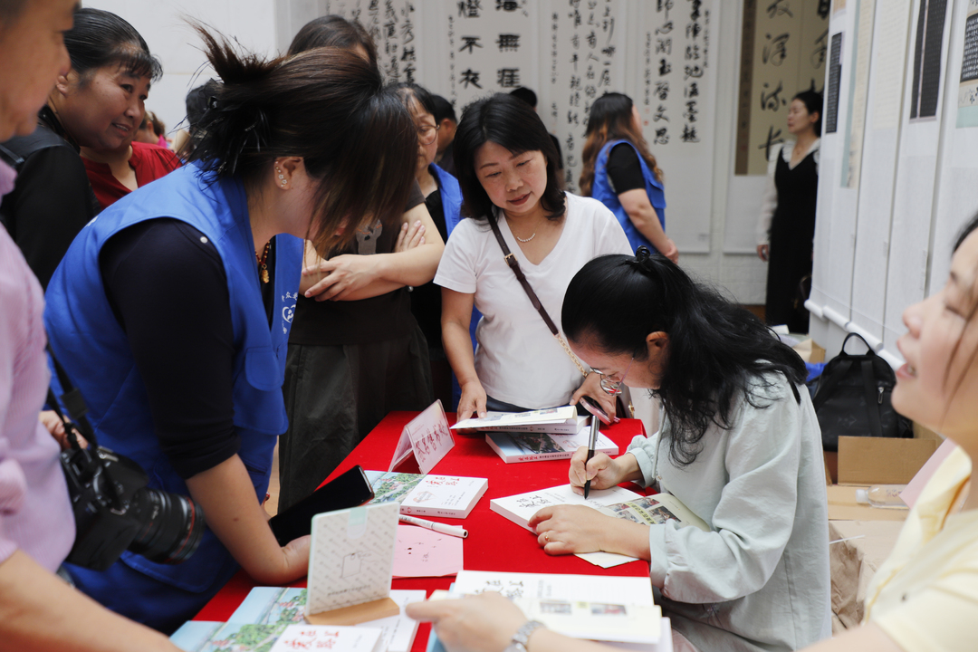 文学为时代留痕，为凡人立传 ——“文学照亮三湘”志愿服务暨长篇公益报告文学《爱在路上》分享会侧记