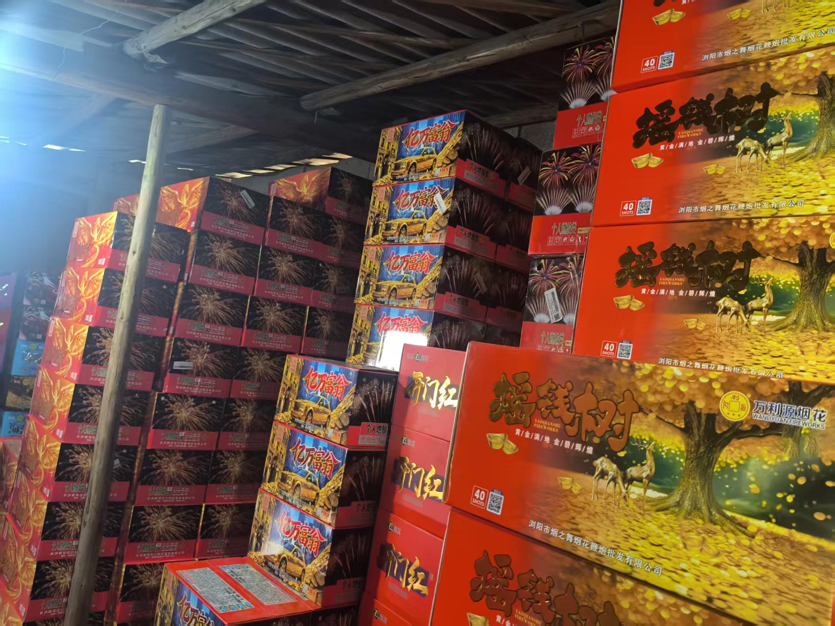 湘阴县严查非法储存烟花爆竹 查获违规产品708件