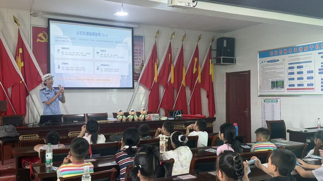 沉浸式宣教入童心 湘阴公安交管大队“护苗”行动绘就乡村安全底色