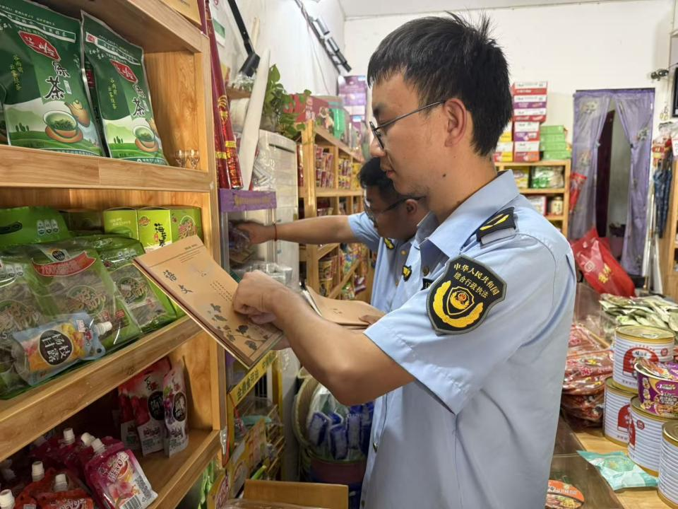 护航开学季！三塘镇开展校园周边文化环境“大扫除”