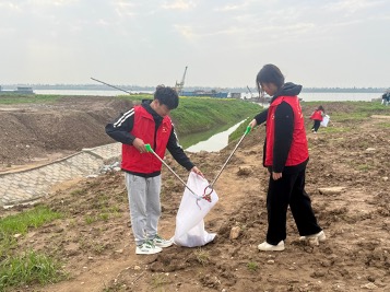 三塘镇：弘扬雷锋精神 守好一江碧水