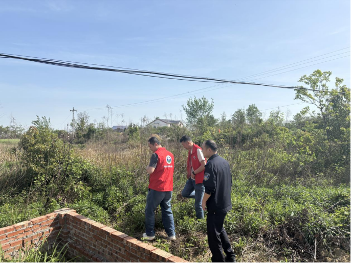 东塘镇：禁种铲毒进行时 排查宣教守净土