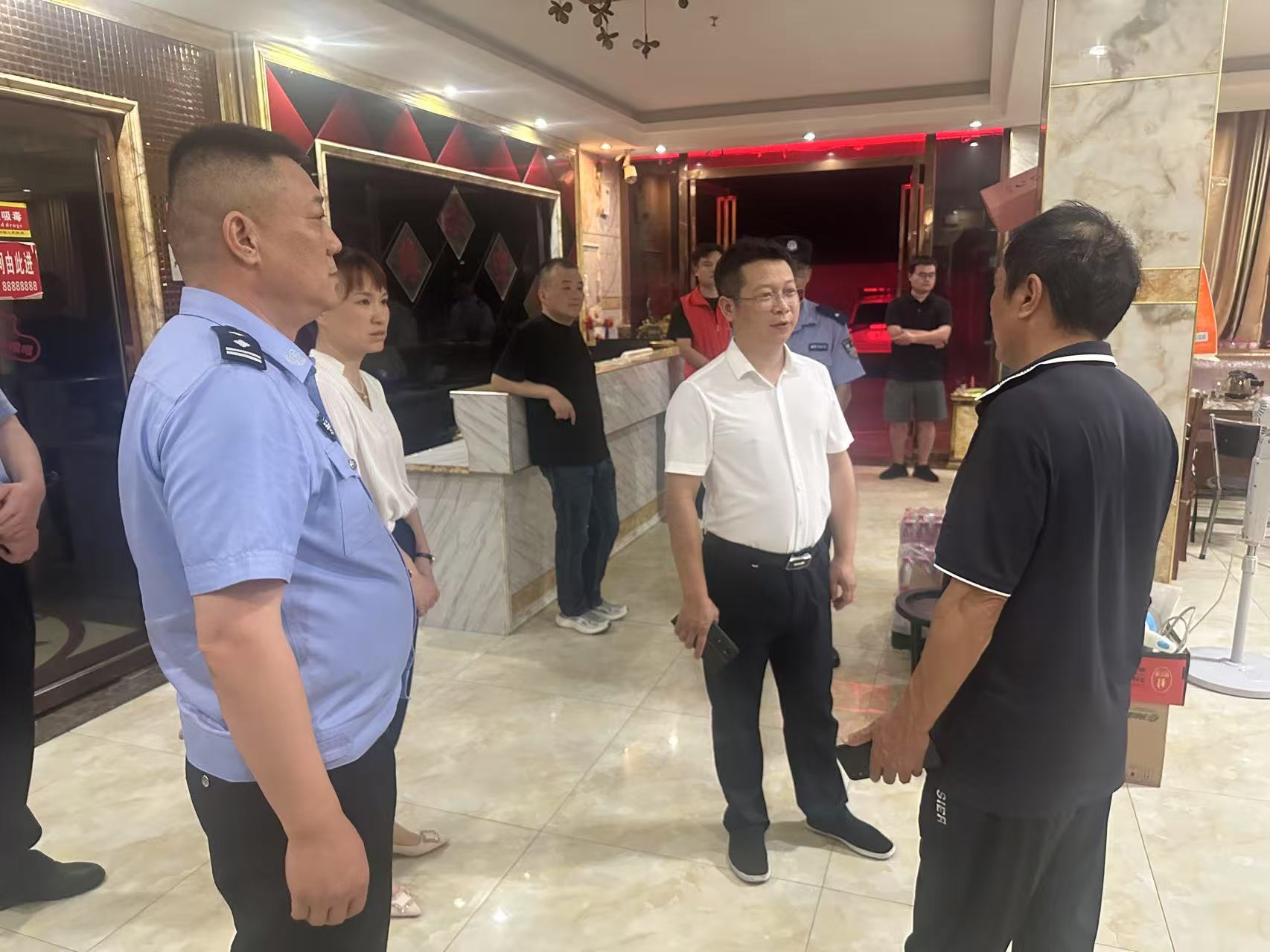 南湖洲镇启动“平安护航2025”集中行动