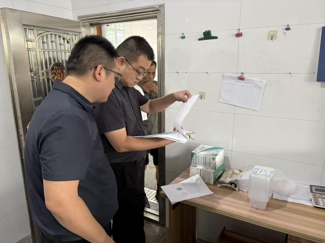 樟樹鎮(zhèn)開展校園餐整治 確保學(xué)生“舌尖安全”