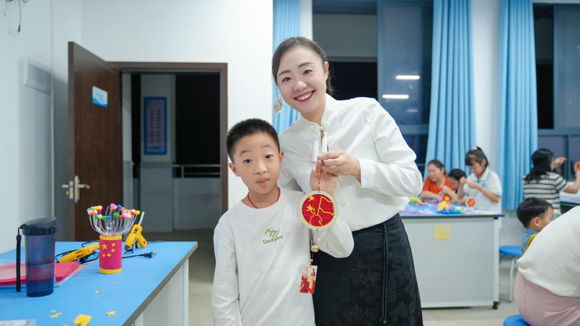 多方联动共庆华诞！湘阴县洋沙湖实验学校创新开展爱国主义教育实践活动