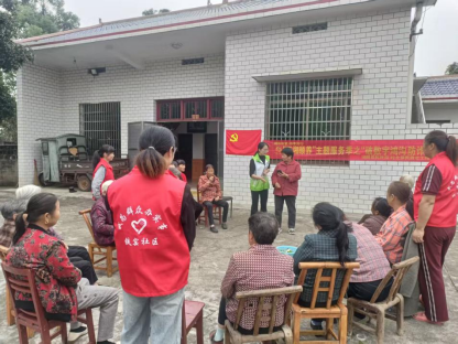 岭北镇：屋场会教老人玩转智能机，防骗宣讲“接地气”