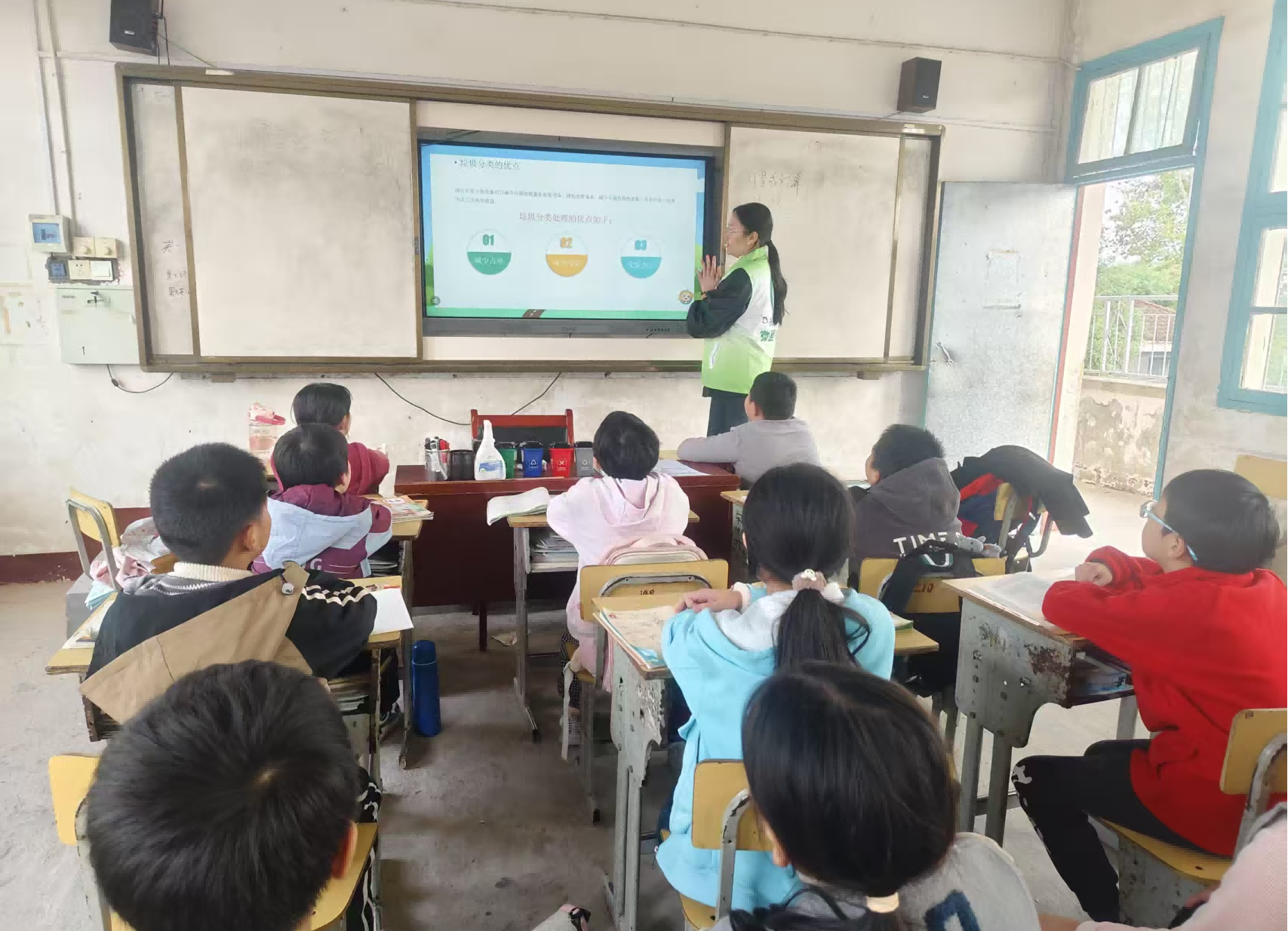 垃圾也有“朋友圈” 三塘镇环保课趣味开讲啦！