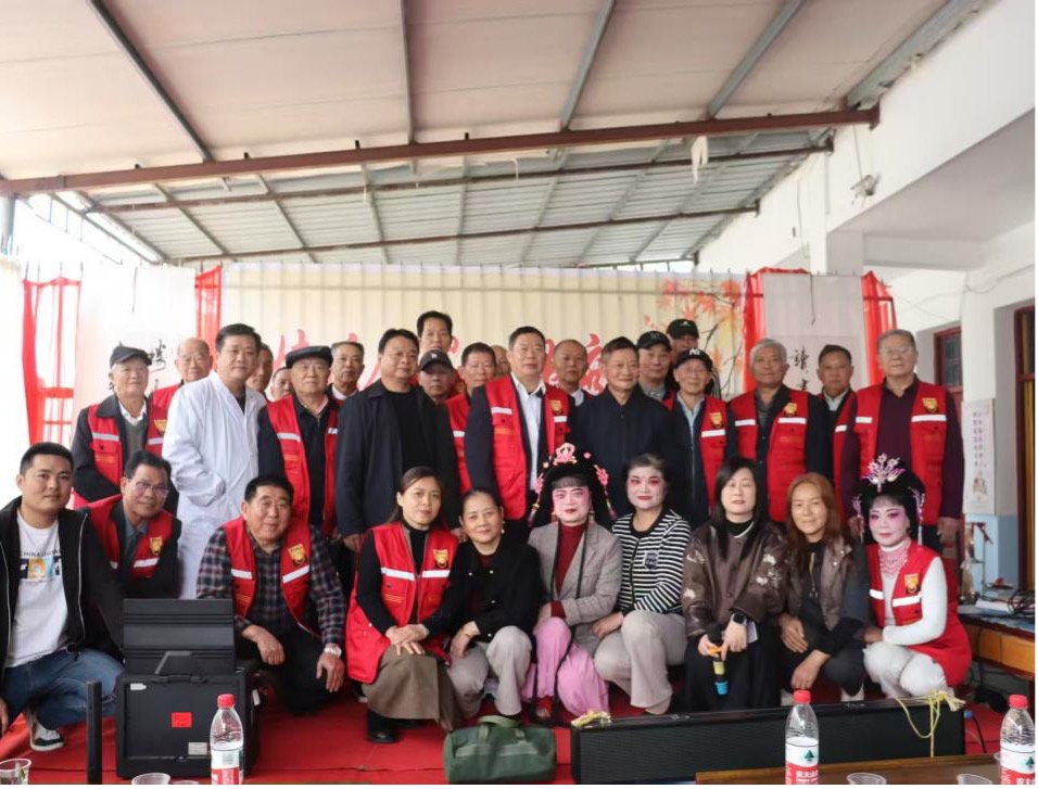 三塘镇：银发登台展风采，桑榆欢歌暖秋光