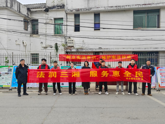 集市搭台！岭北镇开展“零距离”送法活动