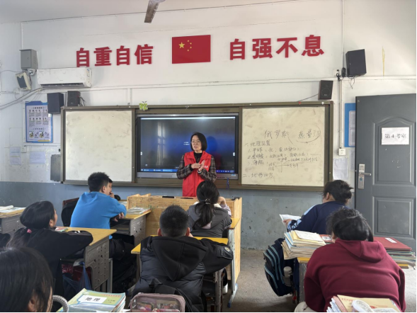 湘阴铁角嘴中学：400余名师生同上禁毒与安全必修课