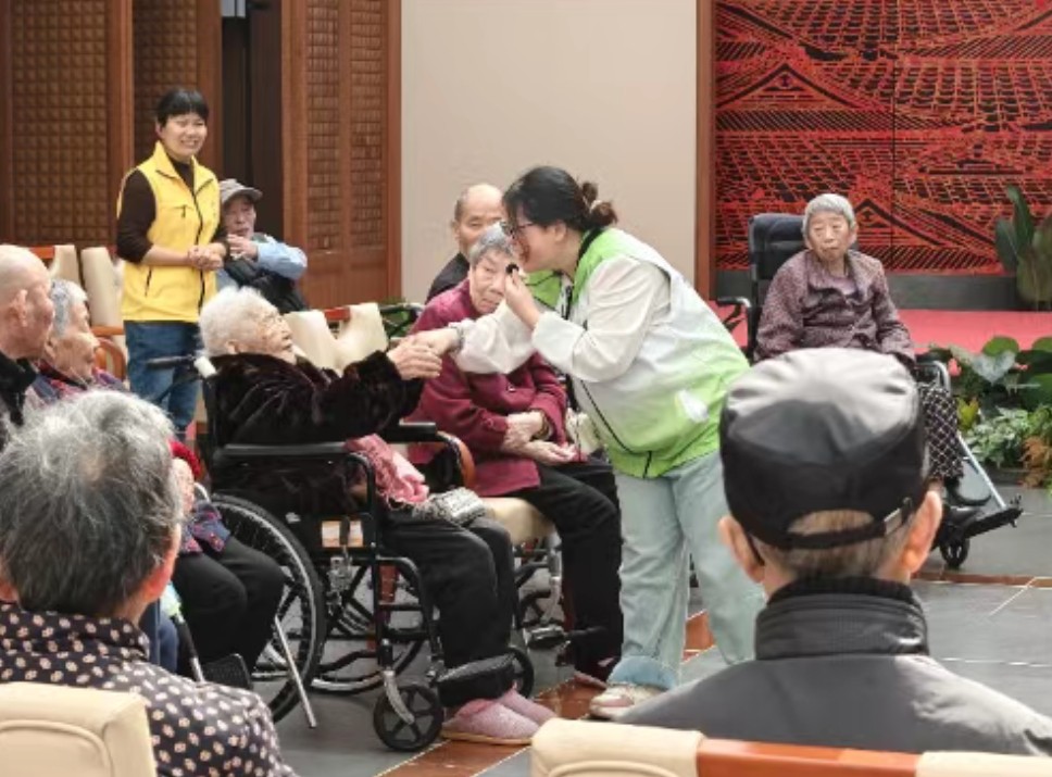 春暖花开，岁月如歌 ！樟树镇开展长者春日联欢活动