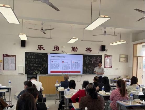 湘滨镇：家校同心护航“上学路”